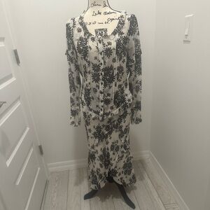 Nicole Miller Vintage 100% silk 2 piece Floral Black and White Dress. Size 8